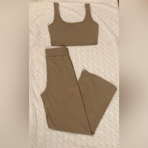 Pink Lily EUC beige crop top and wide leg pant set Size small